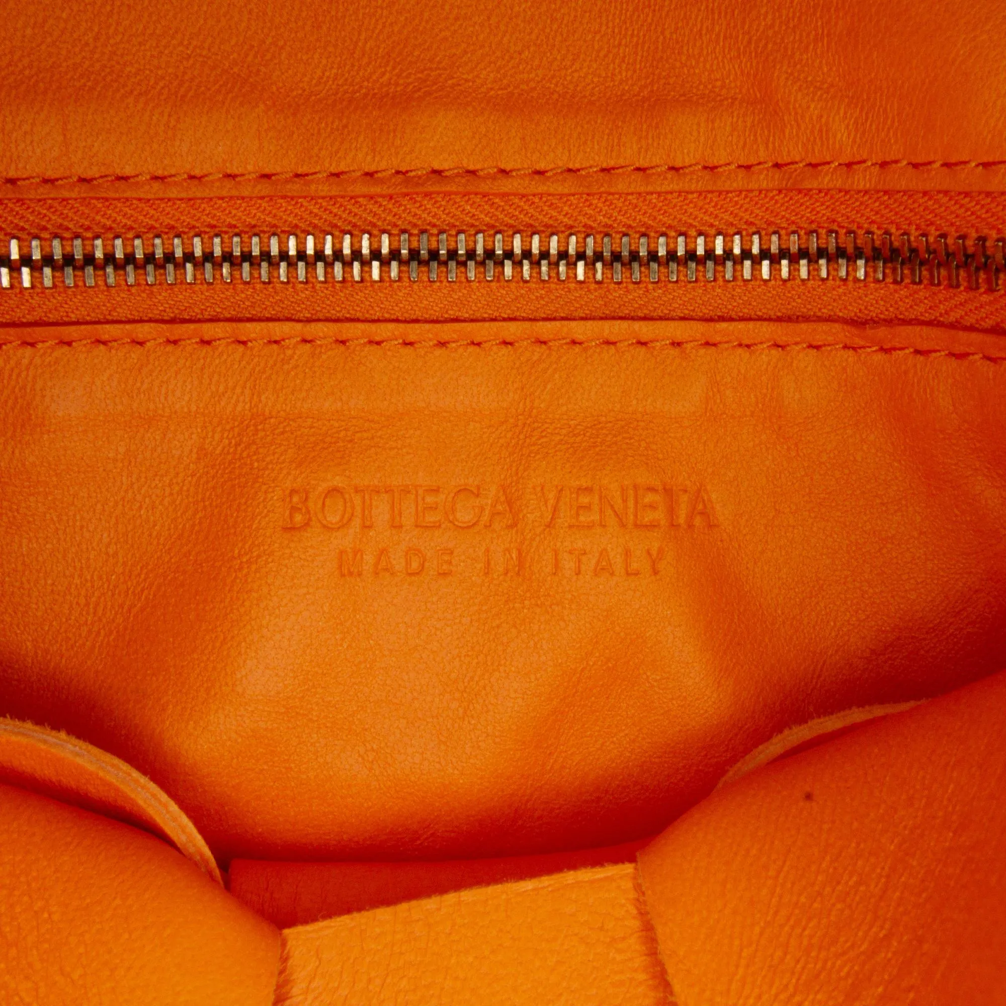 Bottega Veneta Intrecciato Cassette Crossbody (SHG-amYAIV)